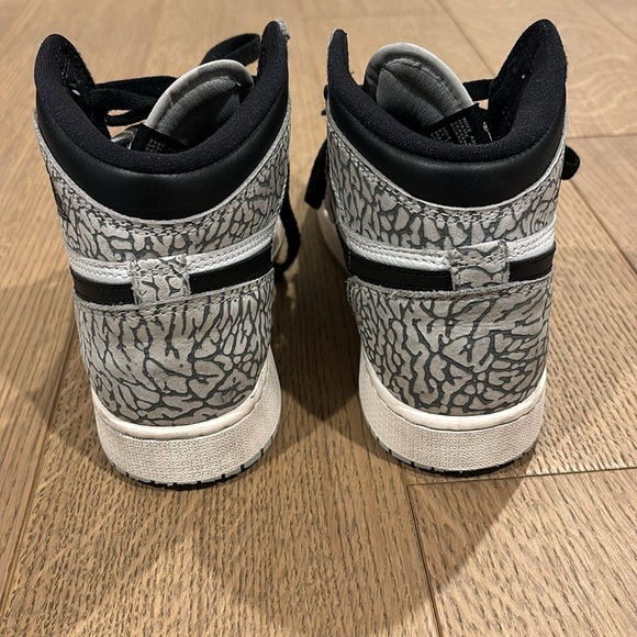 Boys Jordan Sneakers - Picture 3 of 3